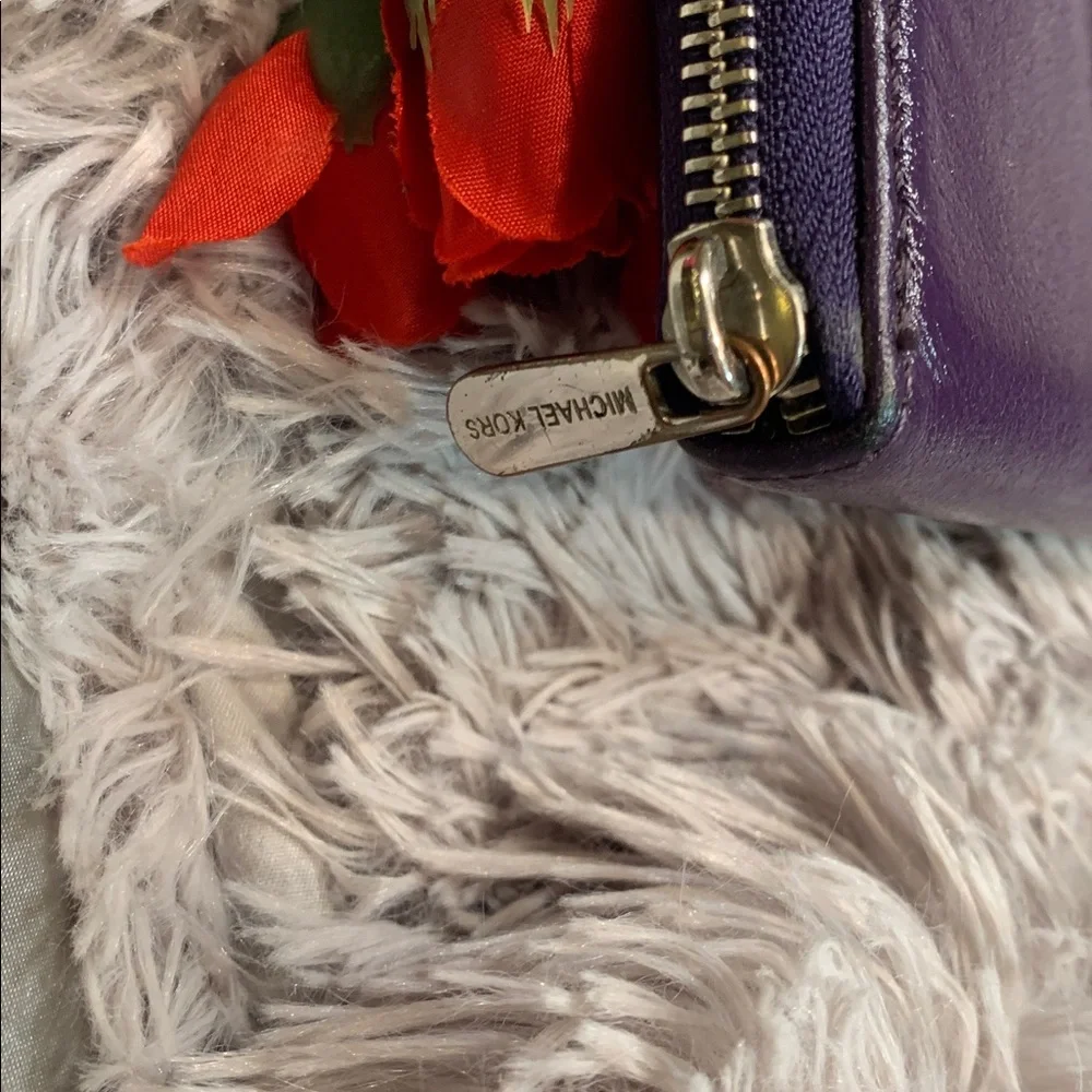 🌹 VINTAGE Michael Kors Shiny Deep Purple Zip-Around Leather Wallet